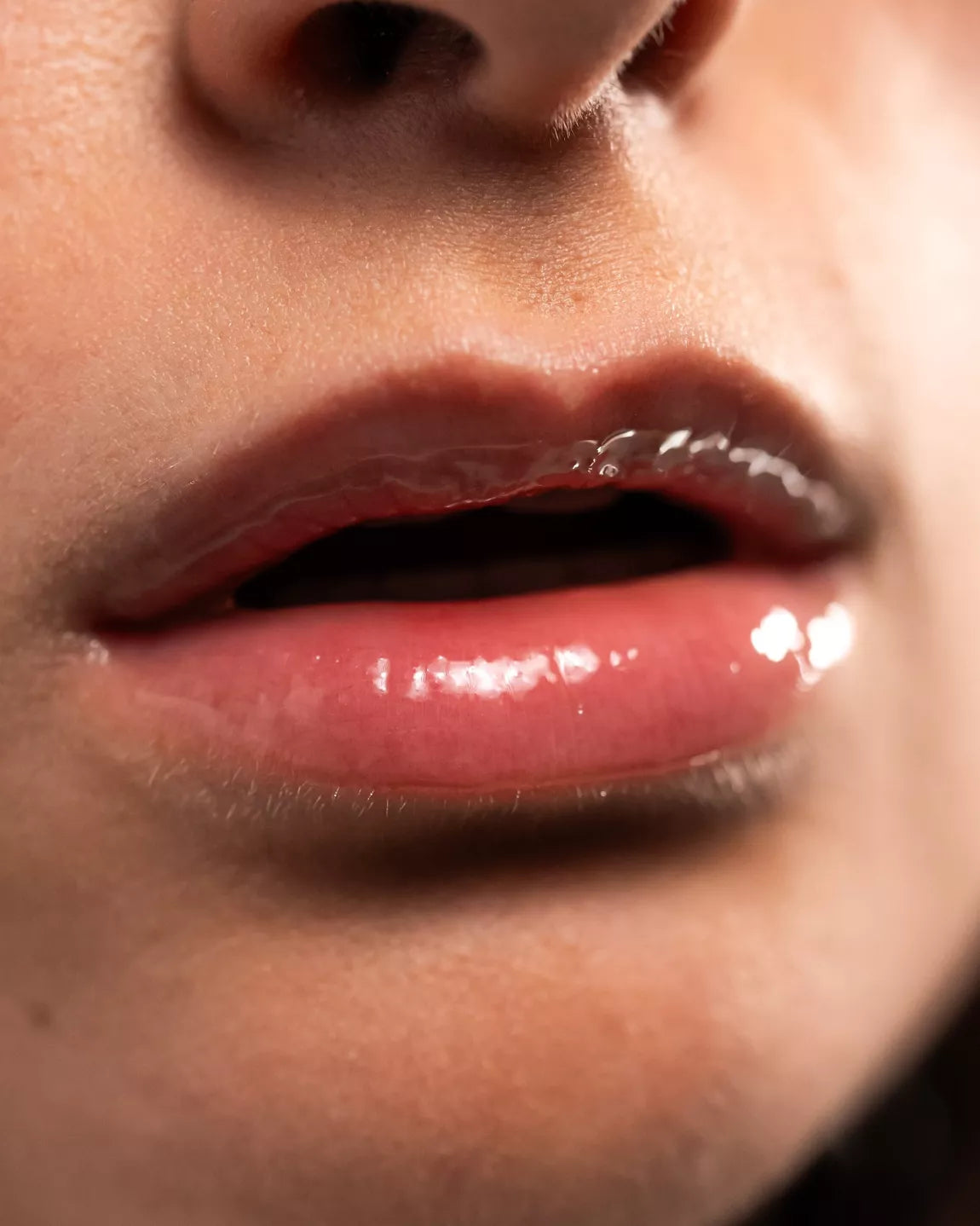 TREW – Lip Oil Naturelle & Vegan – Brillance & Soin (Effet Miroir) - touteslespeaux.fr